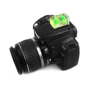 Hotshoe cover with two-axis spirit level